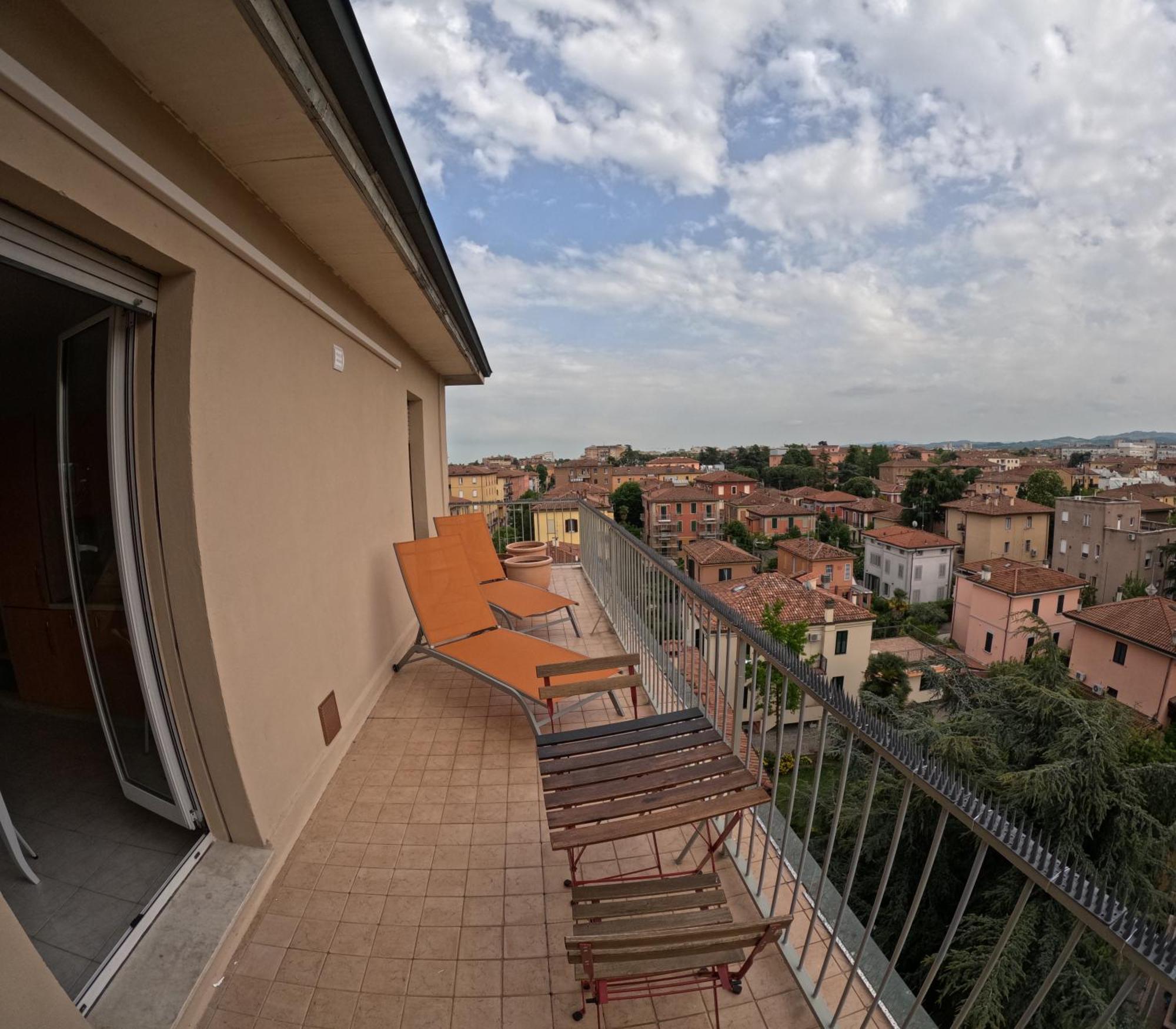 Bellavista Panoramic Terrace Appartamento Con Terrazza Zona Sant Orsola Bologna Luaran gambar